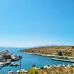Marina Yacht *